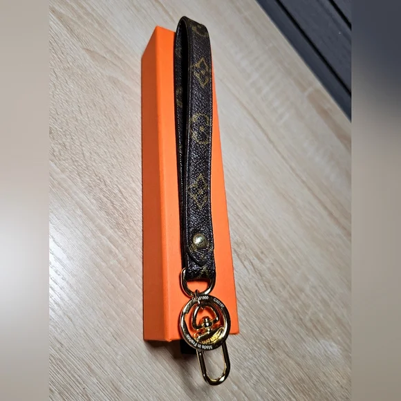 Authentic LOUIS VUITTON Monogram Canvas Wristlet Strap Keychain - Picture 10 of 10